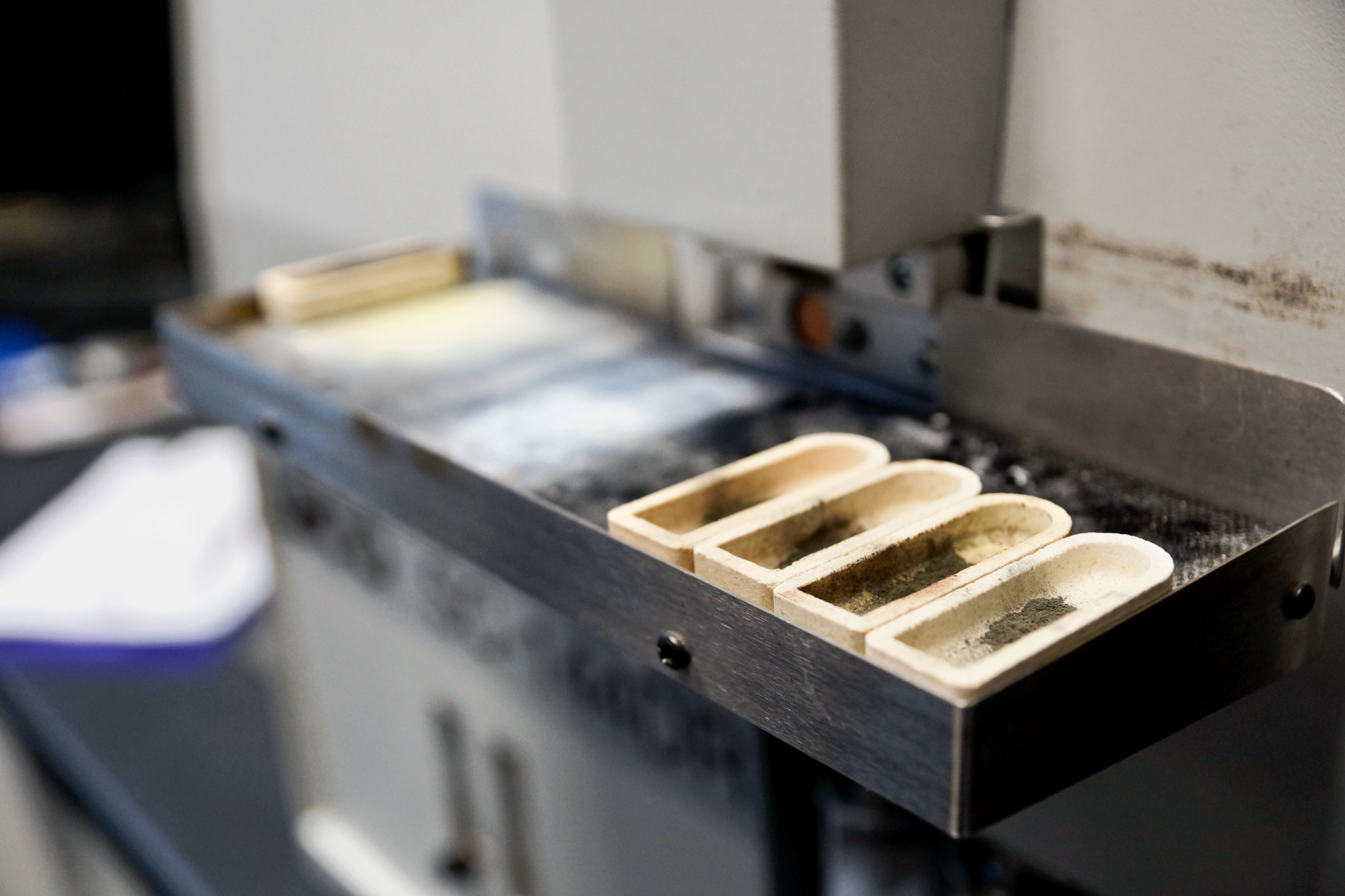 Carbon and sulphur analysis by LECO